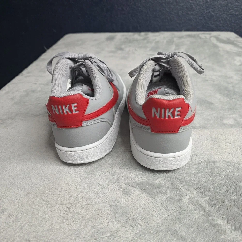 Nike Leather Upper Gray/Red Low Top Lace Up Athletic Sneakers Rubber Outsole